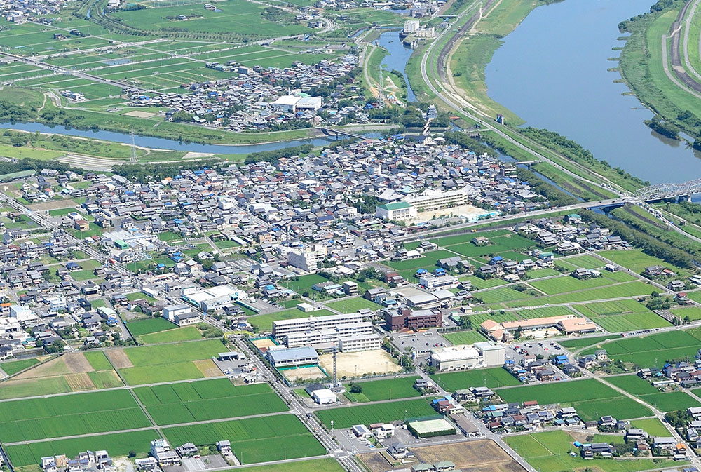 墨俣地域事務所を南から北へ墨俣一夜城まで