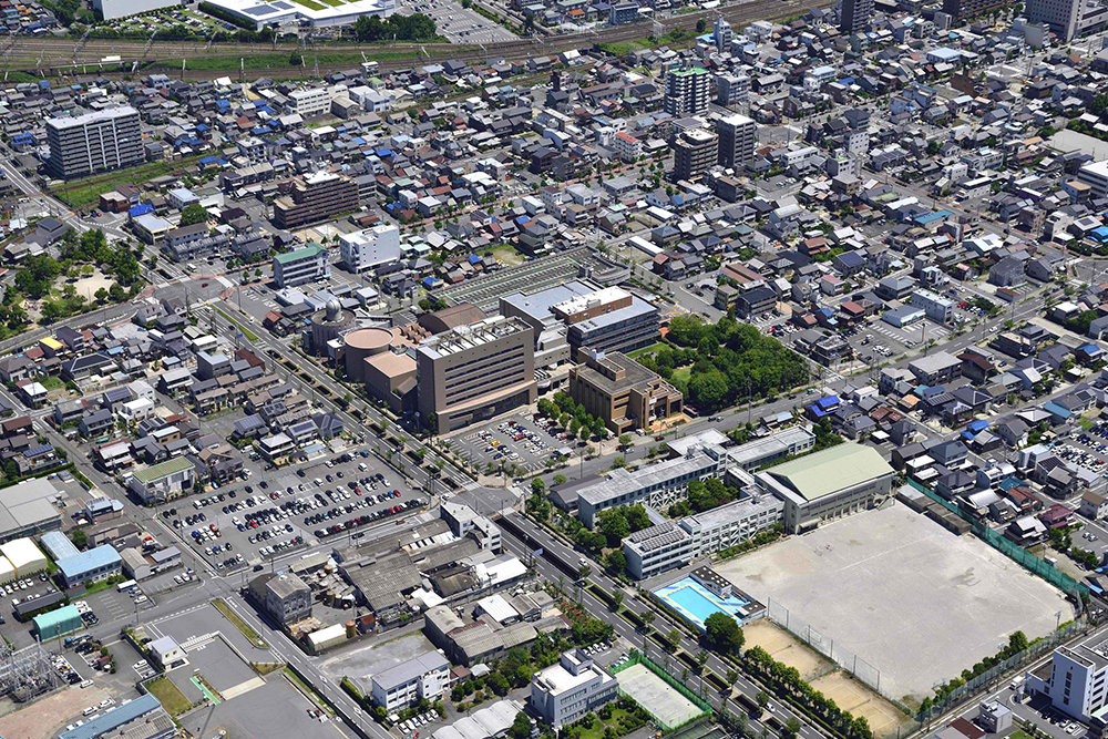 スイトピアセンターを南西から北東へ