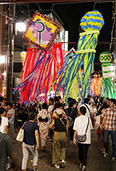 本町通りを彩る七夕飾り